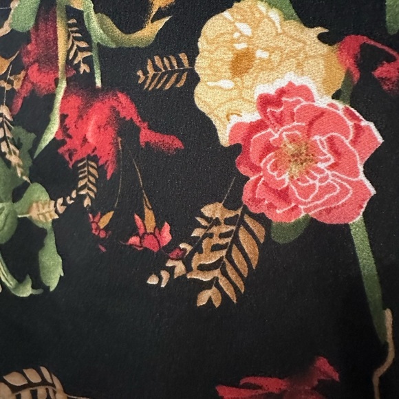 Pretty Little Thing Crop black floral top blouse cutout front buttons SZ L - Picture 5 of 9